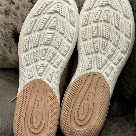 Nike Max Air Women’s Sneakers in Blush - Picture 6 of 7